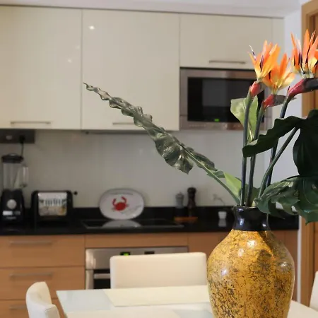 Chic & Modern 2 Bed In With Pool Access & Beach Proximity Διαμέρισμα